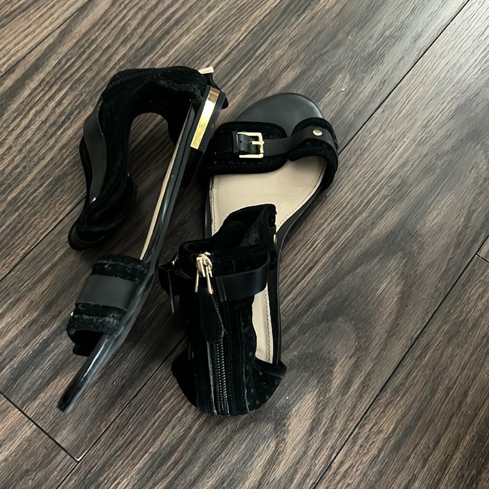 GUESS SANDALS - Picture 2 of 2